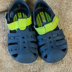Stride rite closed toed sandal size 5